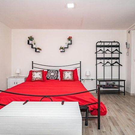 A Casa Del Reuccio Apartment คาตาเนีย ภายนอก รูปภาพ