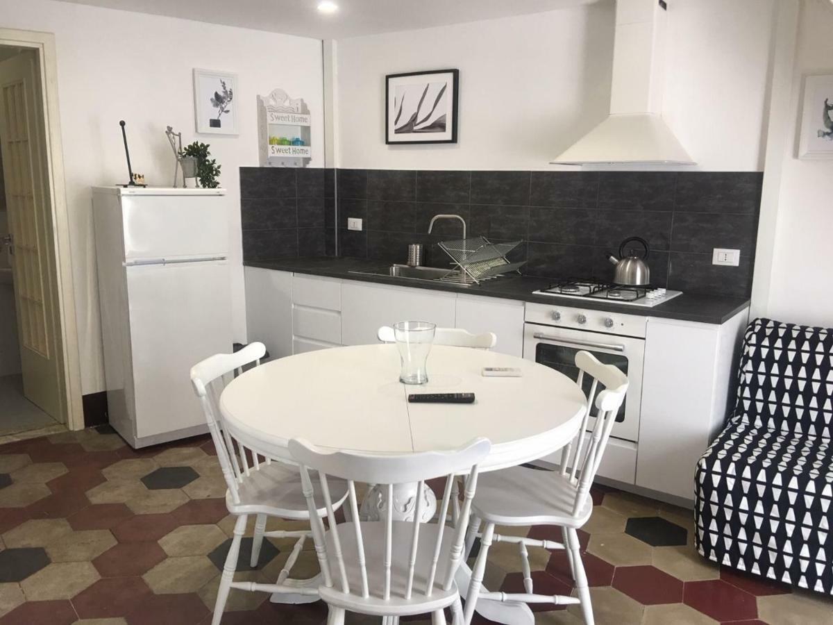 A Casa Del Reuccio Apartment คาตาเนีย ภายนอก รูปภาพ