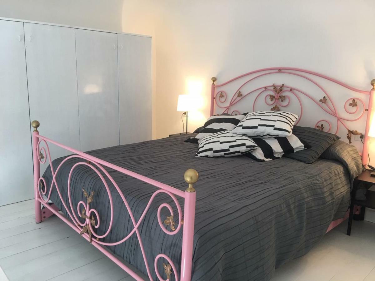 A Casa Del Reuccio Apartment คาตาเนีย ภายนอก รูปภาพ