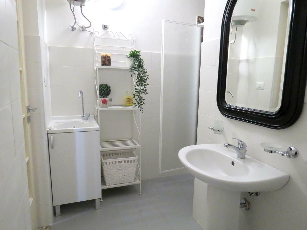 A Casa Del Reuccio Apartment คาตาเนีย ภายนอก รูปภาพ