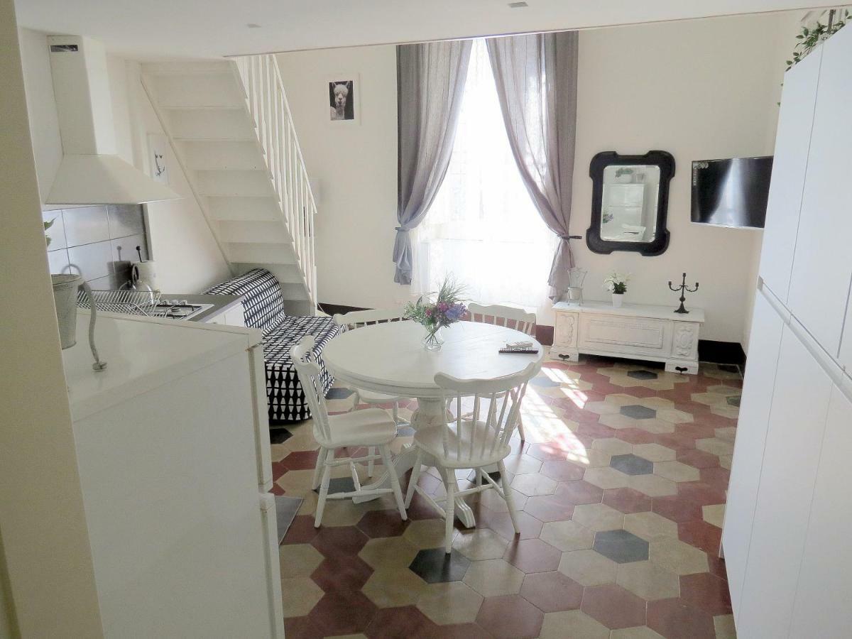 A Casa Del Reuccio Apartment คาตาเนีย ภายนอก รูปภาพ