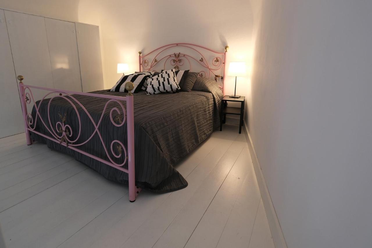 A Casa Del Reuccio Apartment คาตาเนีย ภายนอก รูปภาพ