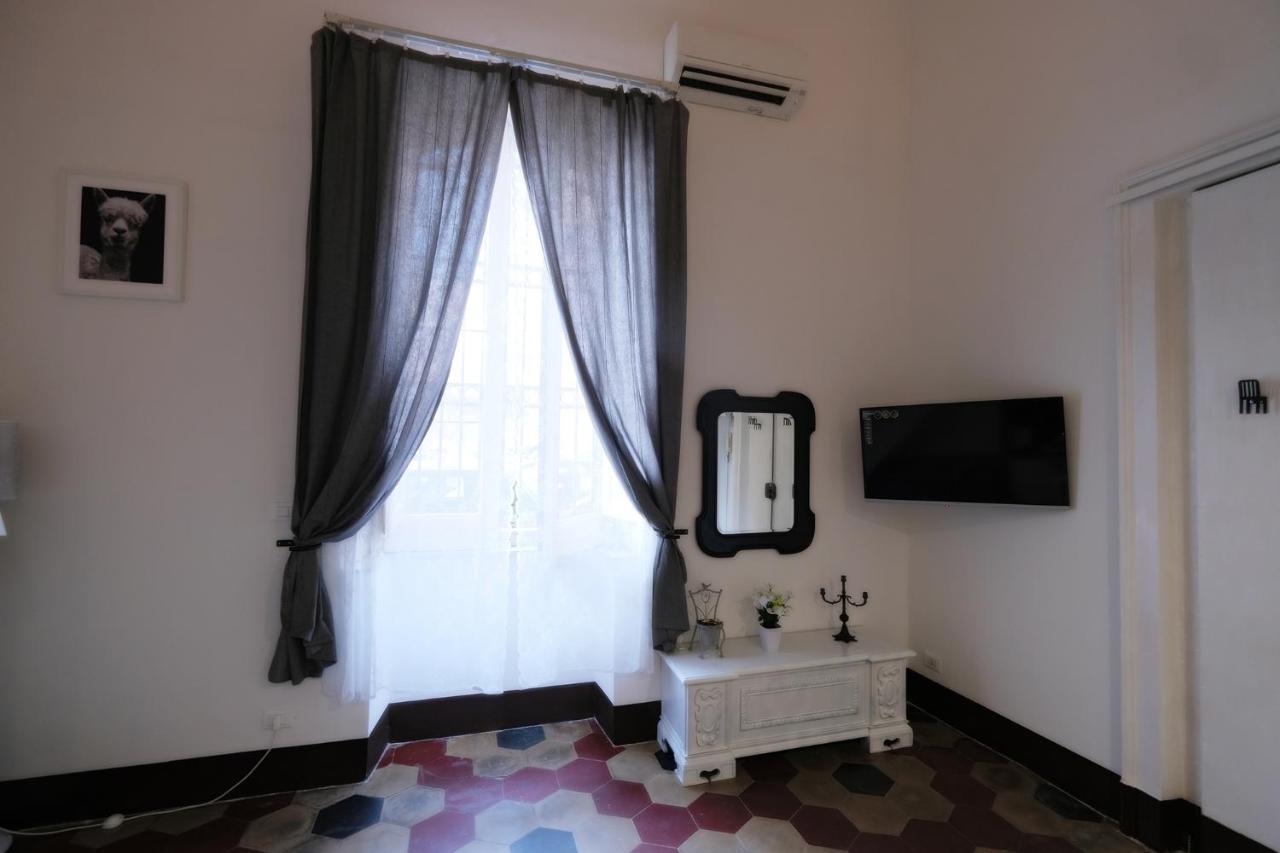A Casa Del Reuccio Apartment คาตาเนีย ภายนอก รูปภาพ